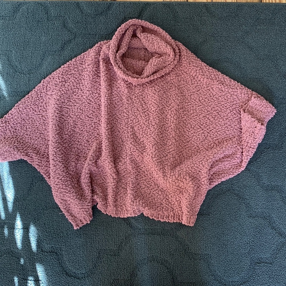 Mauve poncho sweater shirt size small. So comfy! Never worn